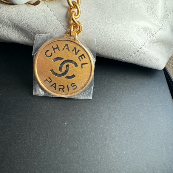 CHANEL SMALL 22 HANDBAG - Picture 3 of 15